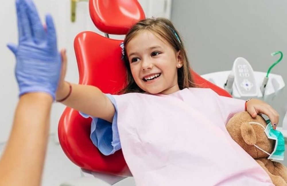 odontopediatria-saiba-quando-levar-o-seu-filho-ao-dentista-1160x560